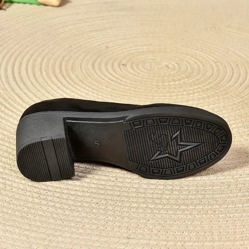 歩きやすい黒いパンプス - 快適ステップ