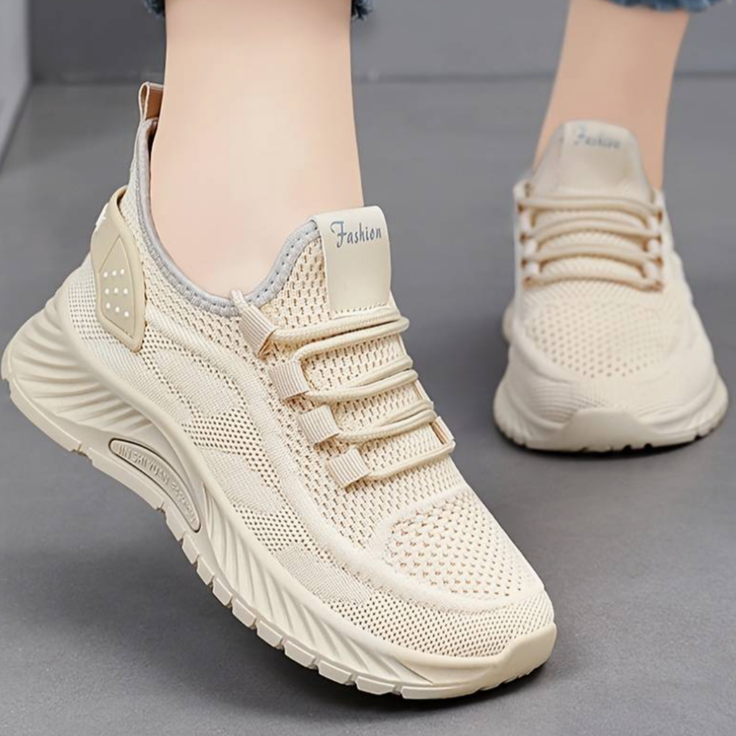 スポーティーな整形外科用スニーカー