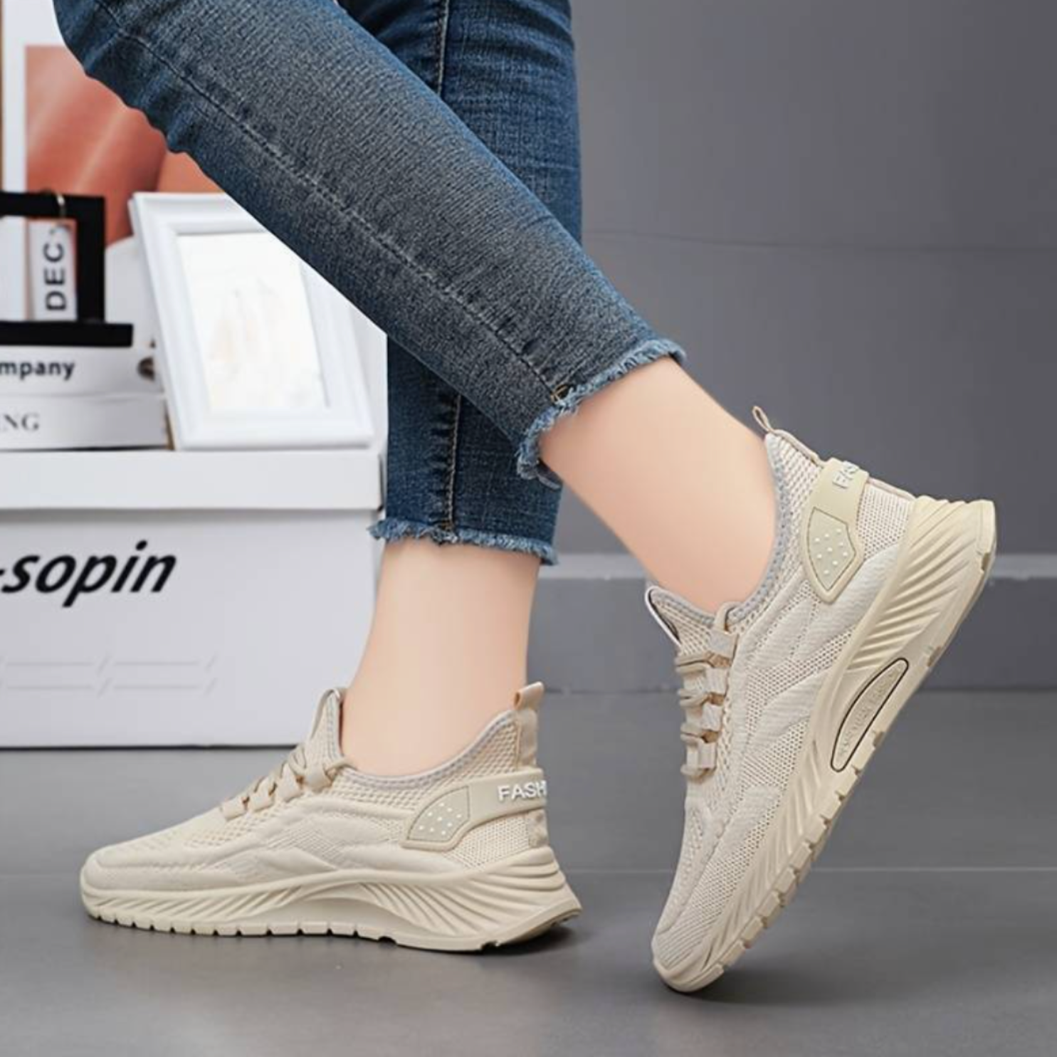 スポーティーな整形外科用スニーカー