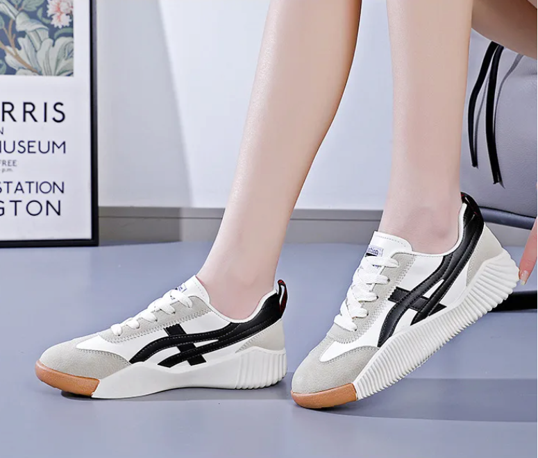 スタイリッシュなフットサポート付きレディースカジュアルシューズ