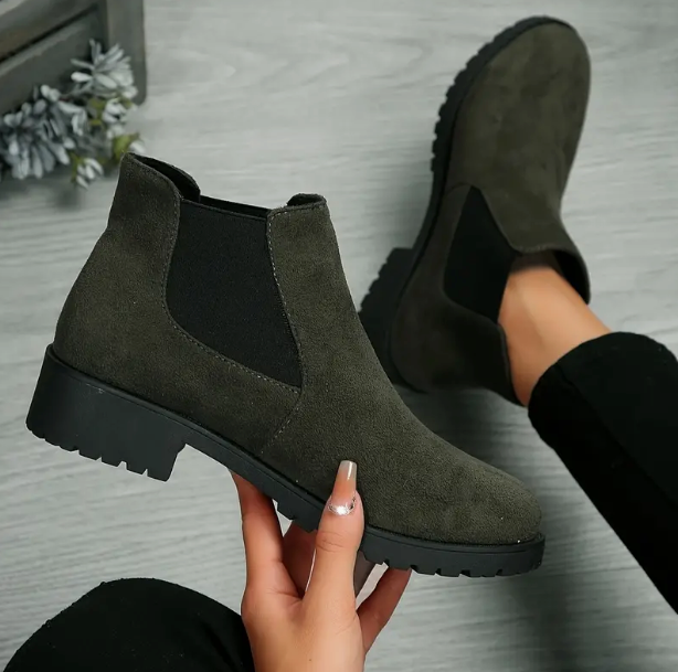 履きやすい女性用チェルシーアンクルブーツ