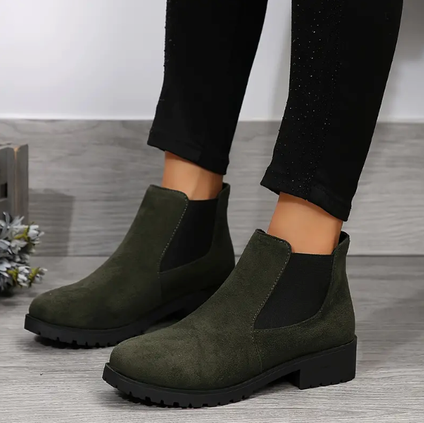 履きやすい女性用チェルシーアンクルブーツ