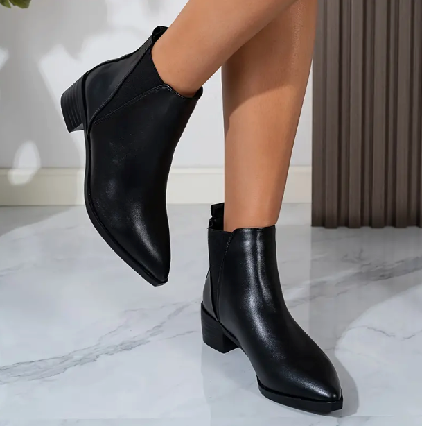 履きやすい女性用ポインテッドチェルシーブーツ