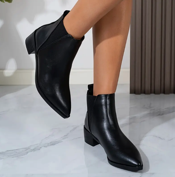 履きやすい女性用ポインテッドチェルシーブーツ